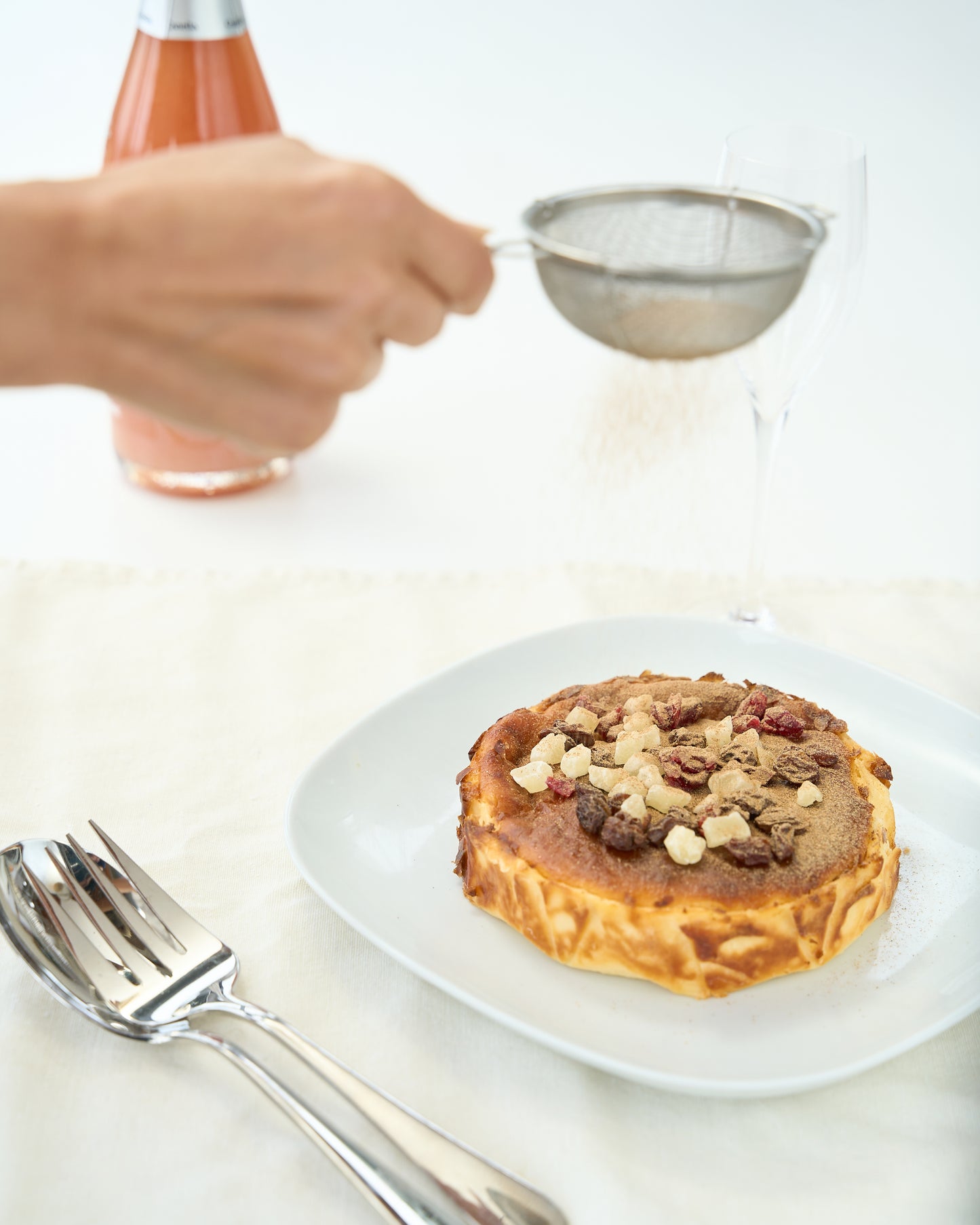 <img src="komeru-basque.jpg" alt="KOMERU限定・濃厚バスクチーズケーキ(チーズケーキ専門店×KOMERUコラボ)" />