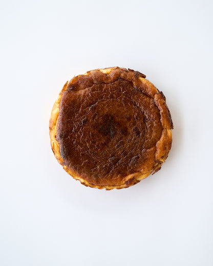 <img src="komeru-basque.jpg" alt="KOMERU限定・濃厚バスクチーズケーキ（チーズケーキ専門店×KOMERUコラボ）" />