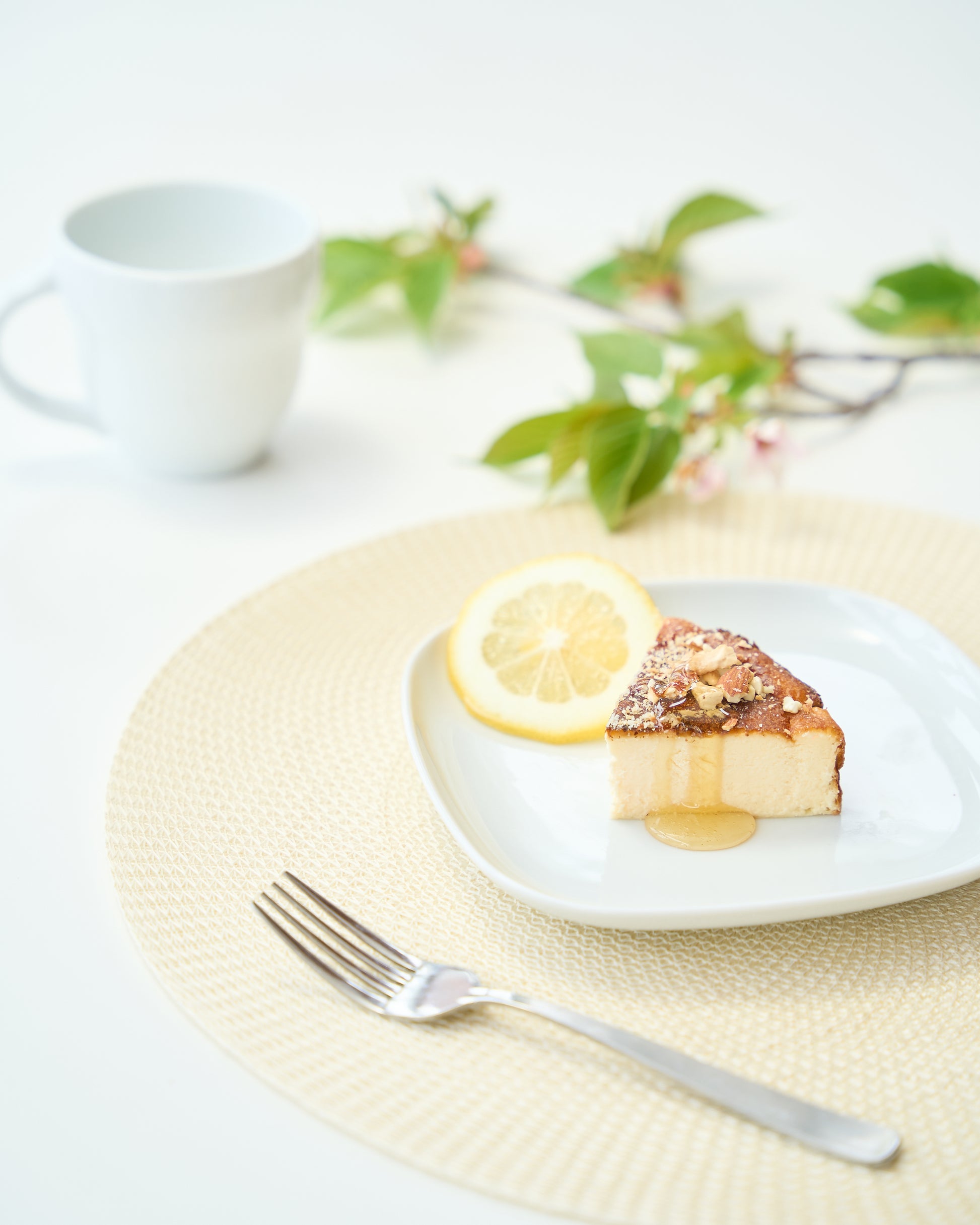 <img src="komeru-basque.jpg" alt="KOMERU限定・濃厚バスクチーズケーキ（チーズケーキ専門店×KOMERUコラボ）" />